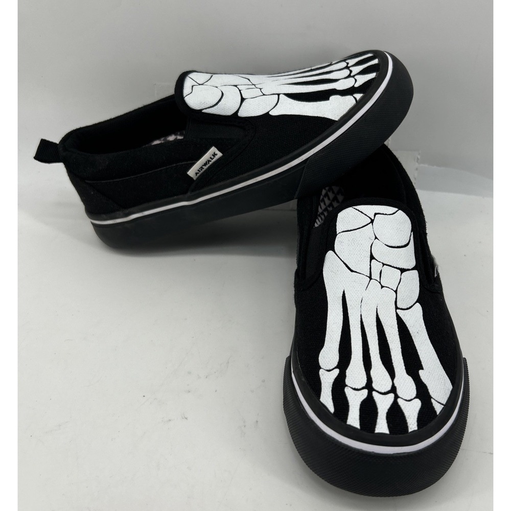 Airwalk Ride Slip On Sneakers With Skeleton Print Black White Boys Size 2 NEW